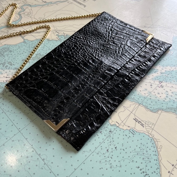 Vintage Snakeskin Bag with Gold Chain Strap - Picture 2 of 7